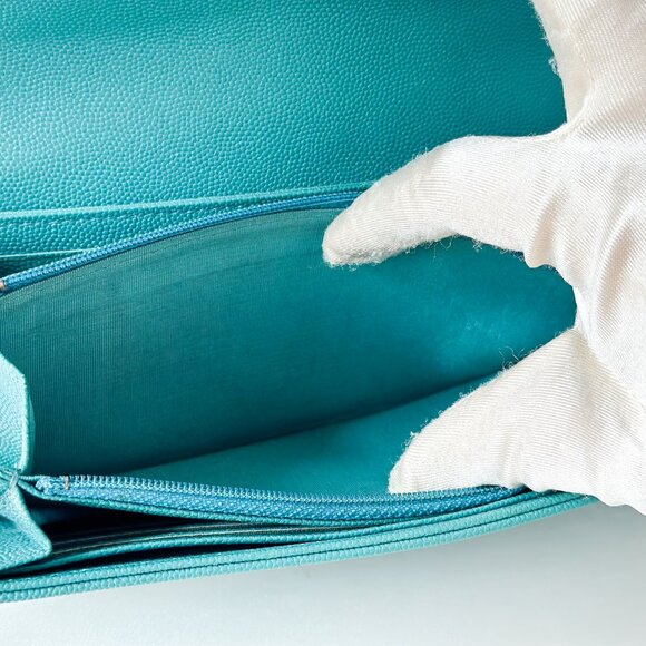 CHANEL Teal Quilted Leather Bag - Picture 13 of 16